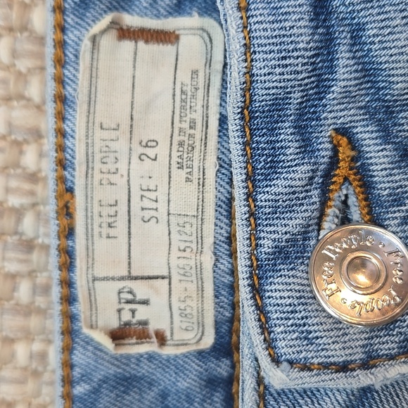 Free People Jeans Size 26 Embroidered Hummingbird Floral Jeans - Picture 3 of 6